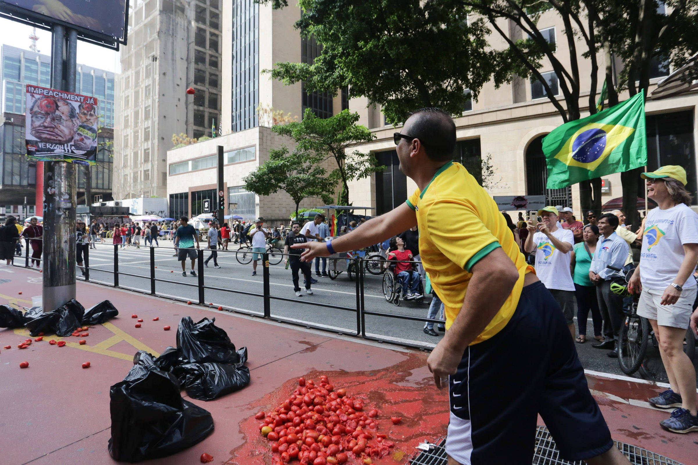 Manifestação na Paulista apoia Moro e Bolsonaro e pede impeachment de Gilmar e Toffoli