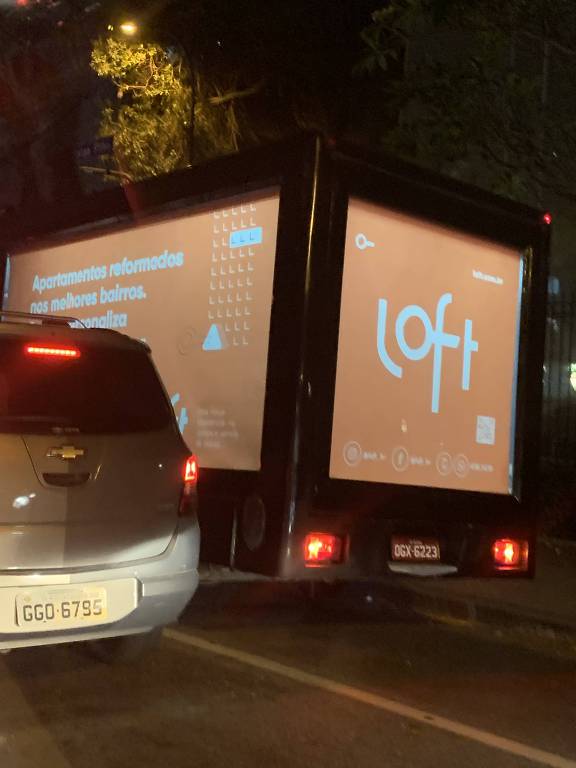 Caminhão faz publicidade de incorporadora nas ruas de São Paulo aproveitando brecha da Lei Cidade Limpa