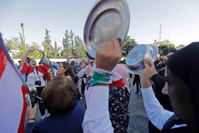 Libaneses protestam batendo panelas em Beirute; veja fotos de hoje 