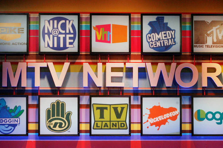 Logos de canais da rede MTV em prédio da empresa em Pasadena, na Califórnia
