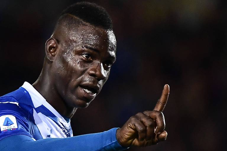 Mario Balotelli, atacante italiano vítima de ofensas racistas em campo