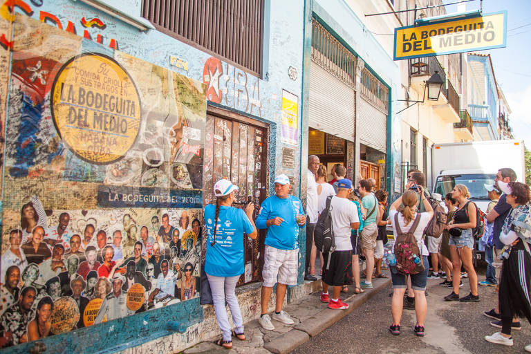 Bar La Bodeguita del Medio, famoso pelo mojito e pelos frequentadores, incluindo o escritor Ernest Hemingway