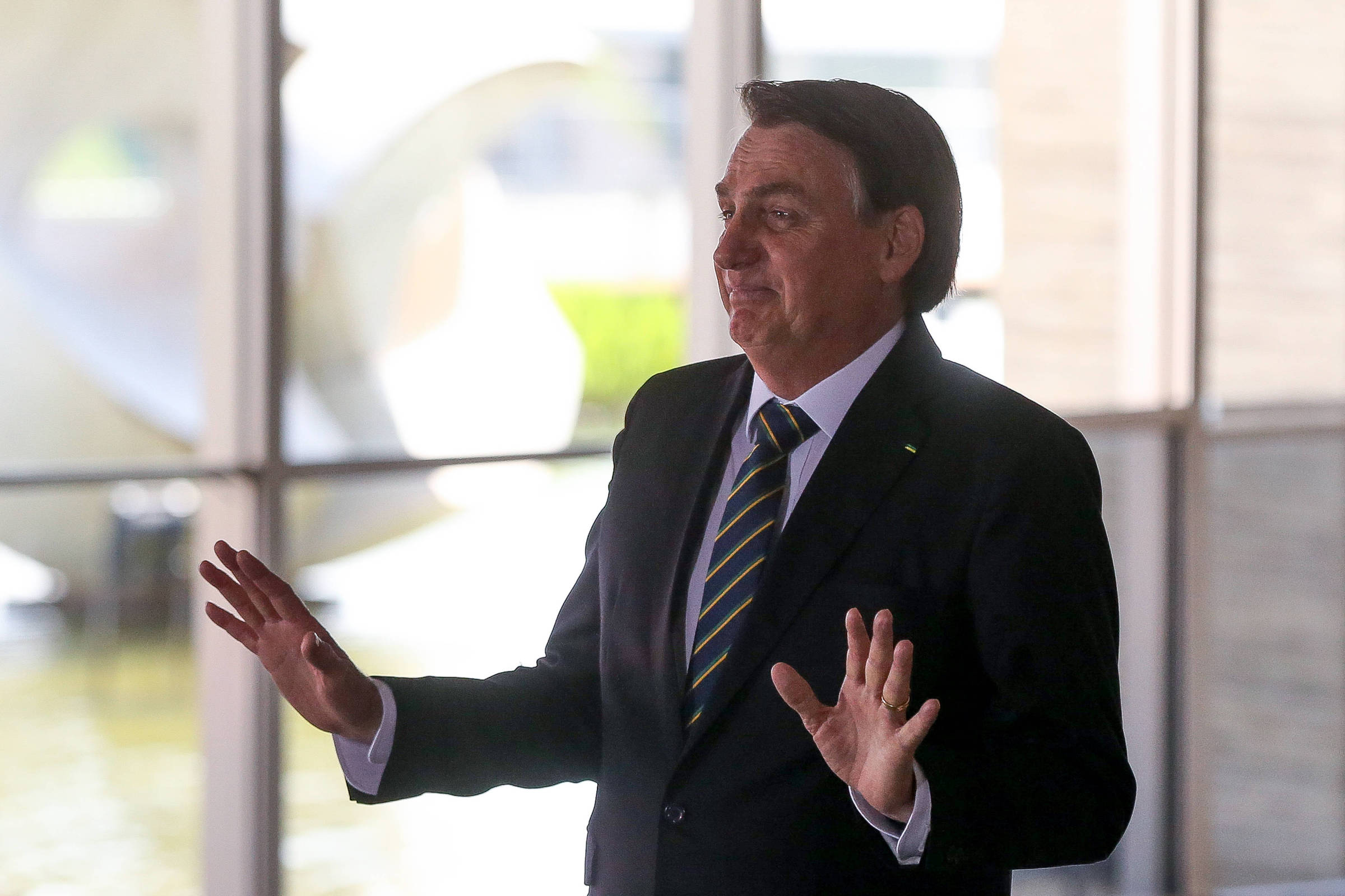 Bolsonaro diz que ninguém tem que perturbar seu governo por questões ambientais