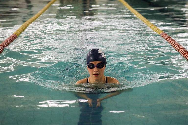Heloisa Riske, 14, que compete na natação nos jogos para transplantados