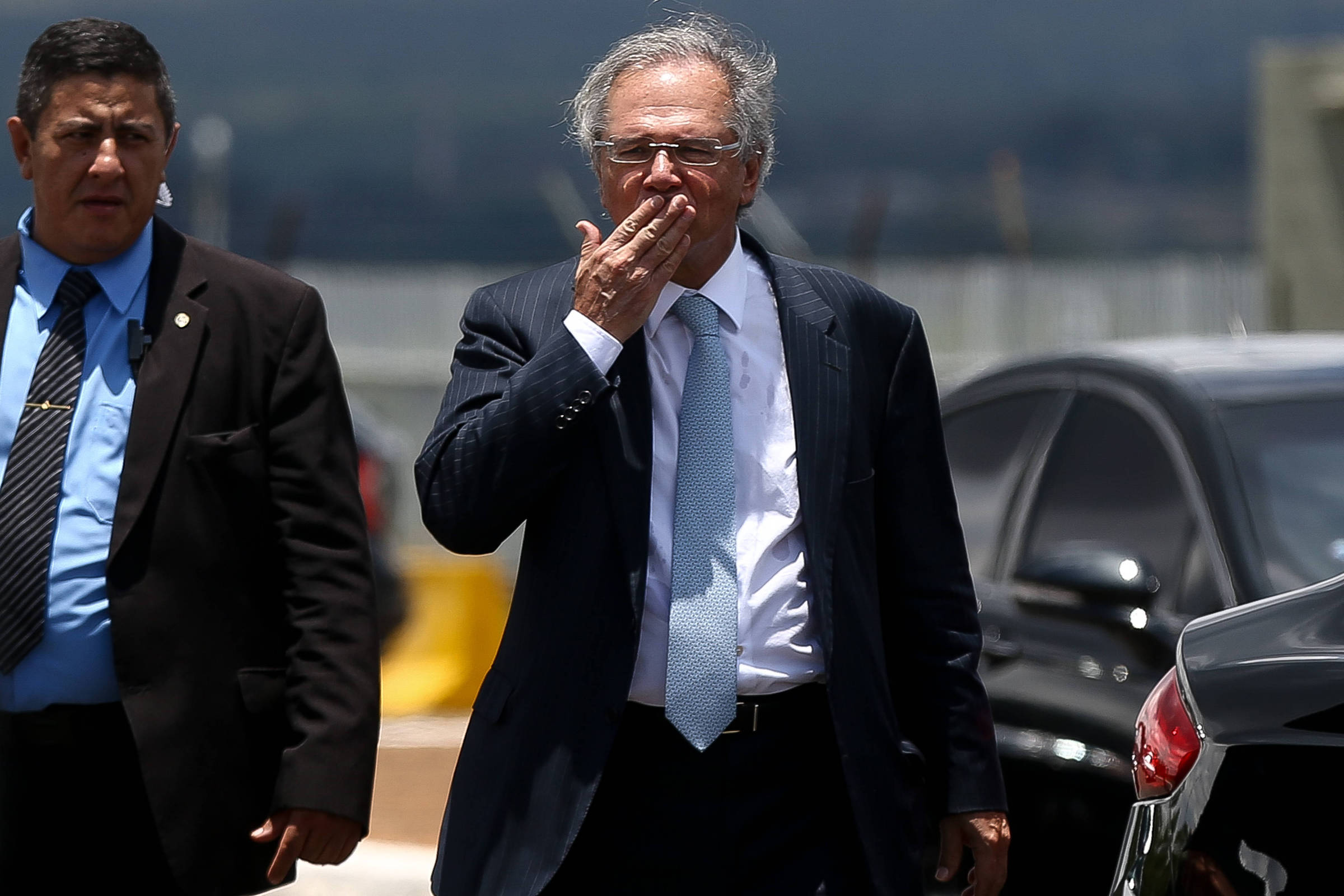 Paulo Guedes sofre questionamento na própria equipe da Economia