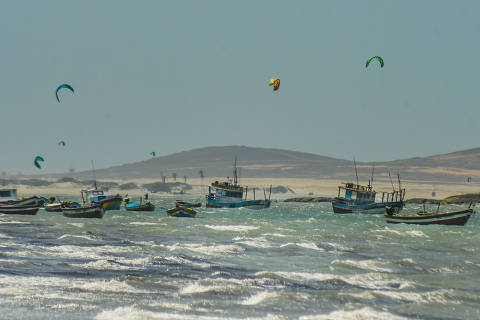 CRUZ, CE, 11.11.19 - Praia do Preá no parque de Jericoacoara, no Ceará, região com opções de glamping e conhecida pela prática do kitesurf. (Foto: Karime Xavier/Folhapress)