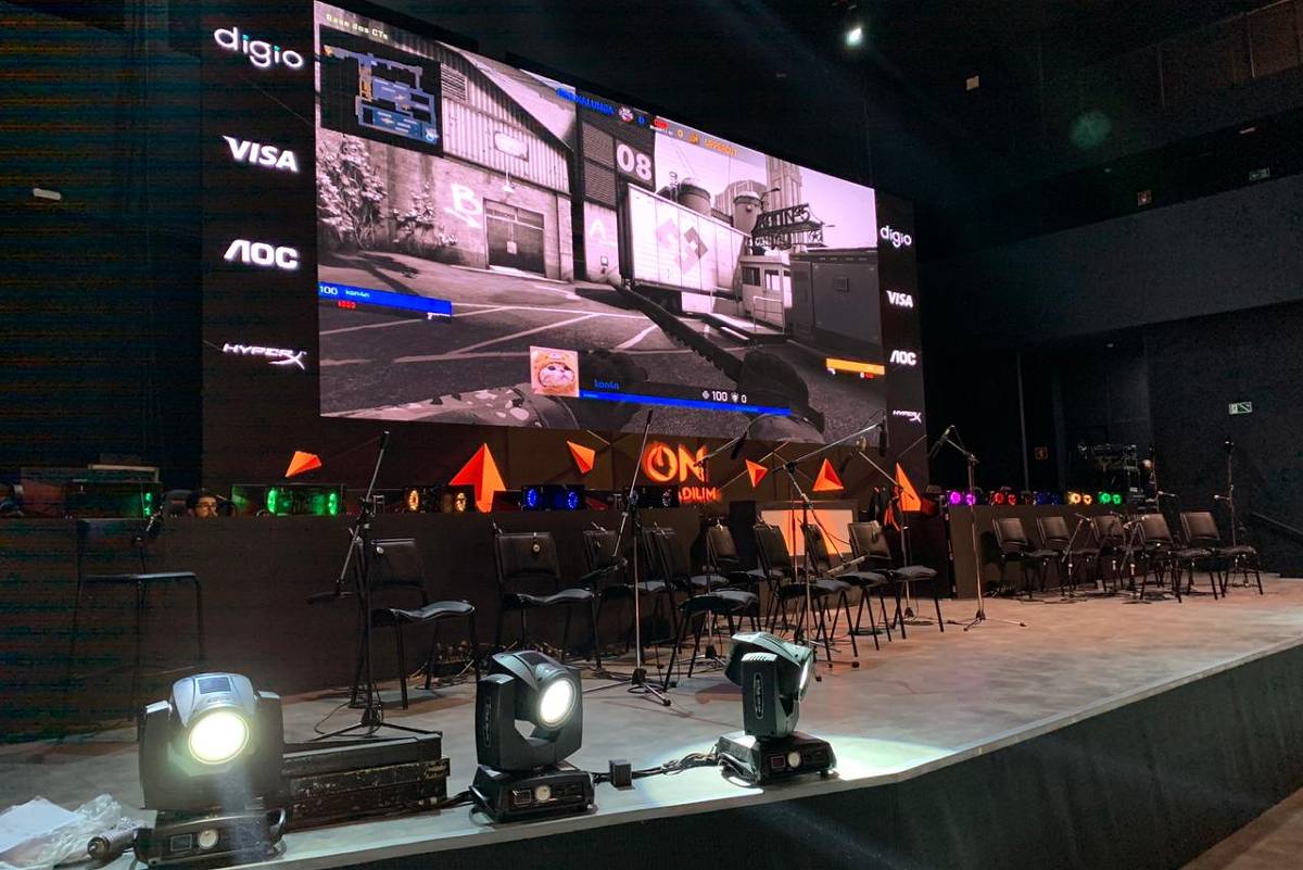 Prefeitura monta 'arena gamer' na CCXP e leva jogos de acelerados
