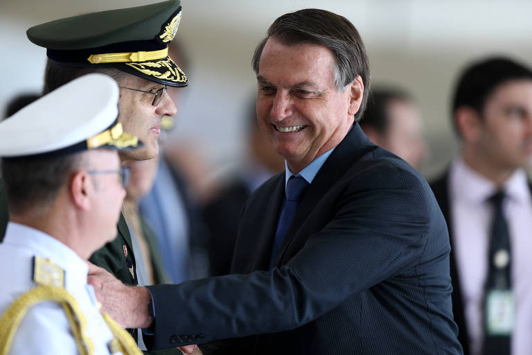 O presidente Jair Bolsonaro participa de cerimônia da troca da guarda no Palácio do Planalto