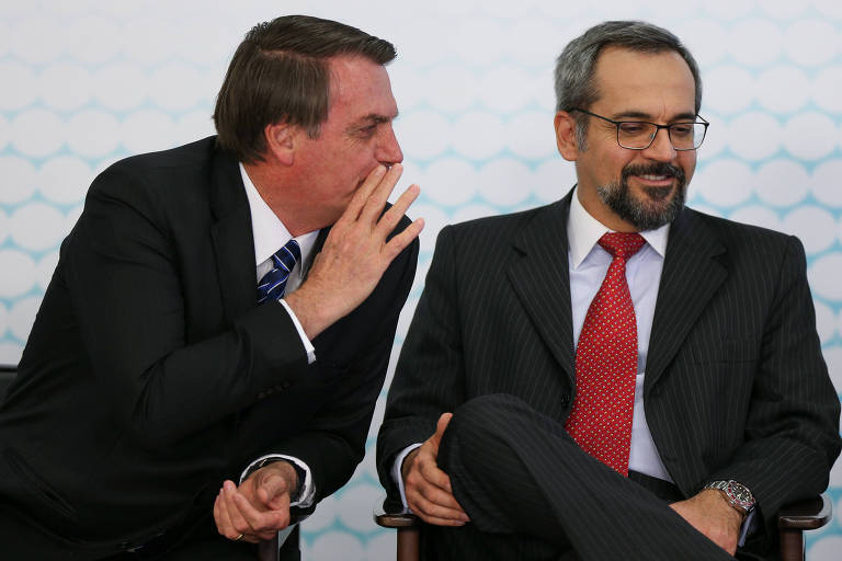 O presidente Jair Bolsonaro ao lado do ministro da Educação, Abraham Weintraub 