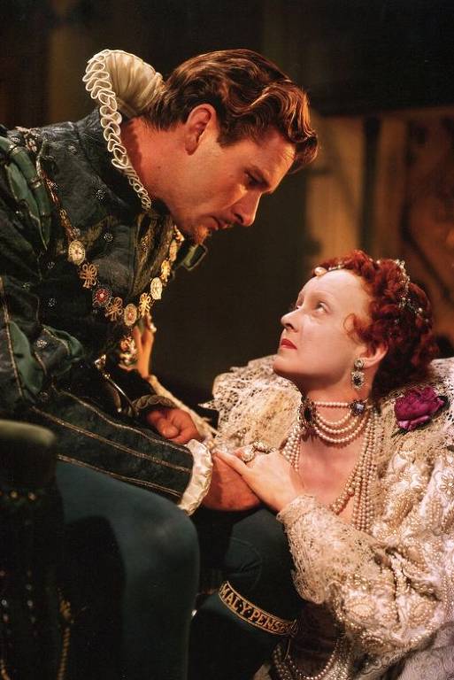 Os atores Errol Flynn e Bette Davis em "Meu Reino por um Amor"