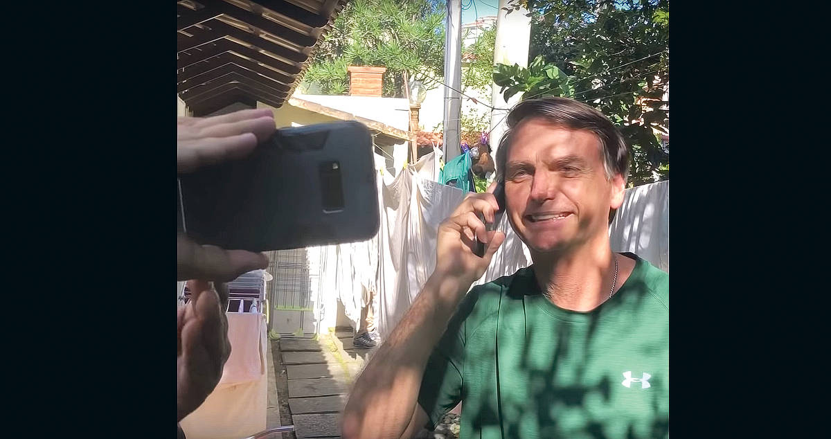 Em entrevista, Bolsonaro admite recuar sobre licitação que exclui Folha