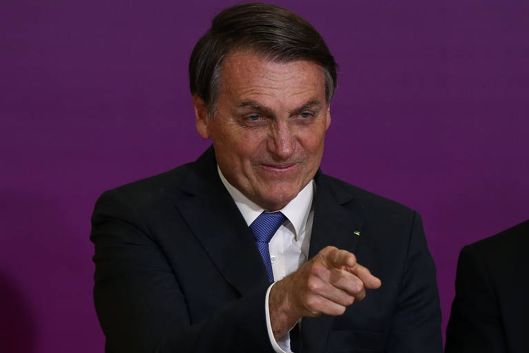 No dia 28 de novembro de 2019, a Presidência da República excluiu a Folha da relação de veículos nacionais e internacionais exigidos em um processo de licitação para fornecimento de acesso digital ao noticiário da imprensa