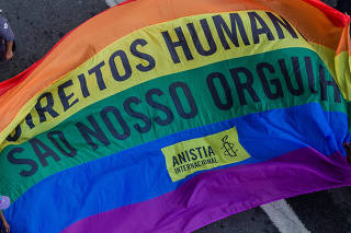 Público durante a 23ª Parada do Orgulho LGBT, na avenida Paulista, em SP