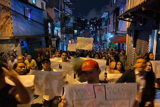 Protesto de moradores de Paraisópolis contra a violência da polícia