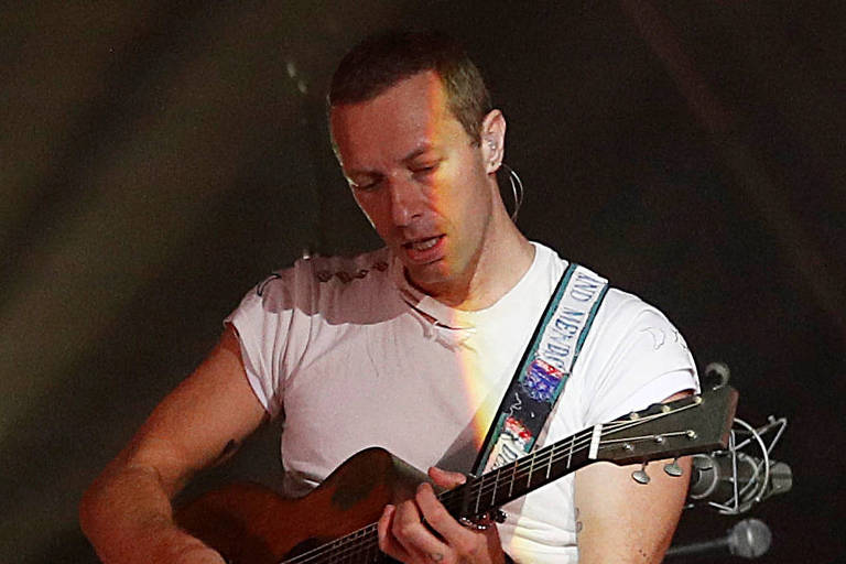 Chris Martin, do Coldplay, diz que era homofóbico na adolescência e tinha medo de ser gay