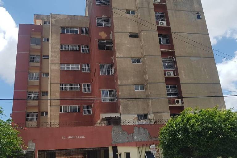 Edificío Modiglione, que foi interditado pela defesa civil de Fortaleza (CE), mas que ainda está com moradores
