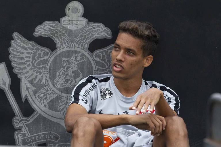 O atacante Pedrinho durante treino do Corinthians