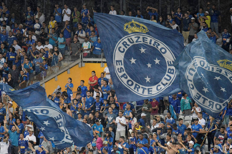 Com caos político, Cruzeiro 'reza' e já aponta culpados para queda
