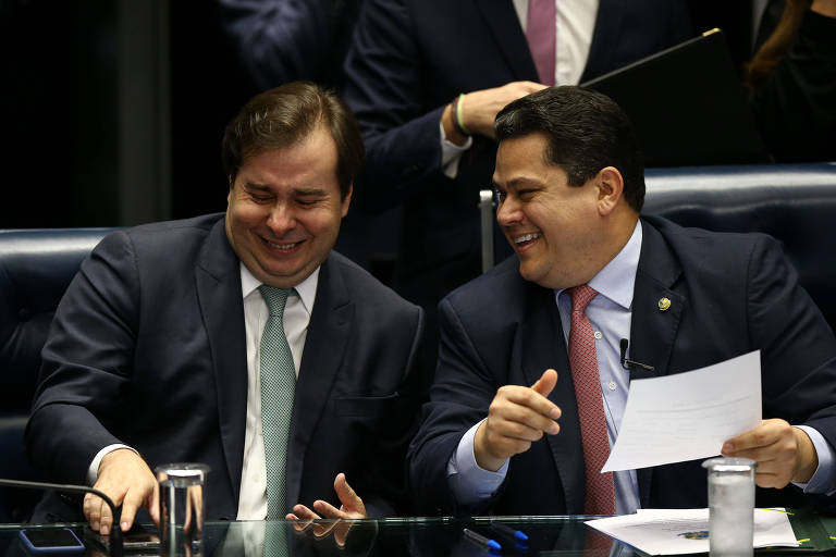 Os presidentes da Câmara e do Senado, deputado Rodrigo Maia (DEM-RJ) e senador Davi Alcolumbre (DEM-AP)