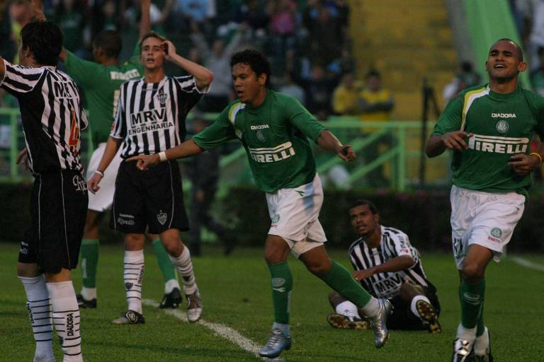 ATLÉTICO-MG, 2005 - O time mineiro foi rebaixado pela primeira vez em sua história quando terminou o Campeonato Brasileiro em 20º. O Atlético voltou à elite em 2007