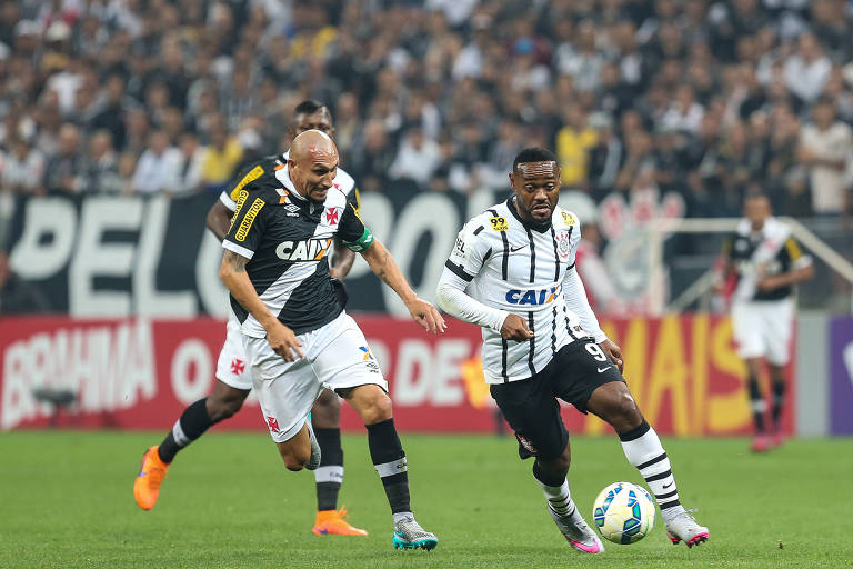 VASCO, 2015 - A equipe carioca, do volante Guiñazú, foi rebaixada pela terceira vez em sua história ao terminar o Campeonato Brasileiro em 18º. O Vasco voltou à elite em 2017
