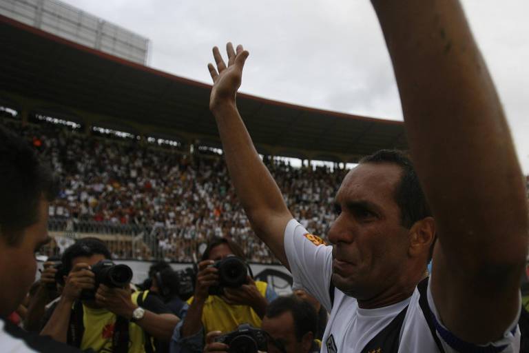 VASCO, 2008 - O time vascaíno que contava com Edmundo terminou o Campeonato Brasileiro em 18º e acabou rebaixado pela primeira vez. O Vasco voltou à elite em 2010