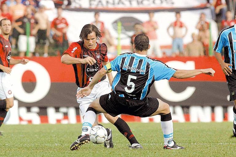GRÊMIO, 2004 - O time gaúcho foi rebaixado pela segunda vez em sua história por ter terminar o Campeonato Brasileiro na última posição, em 24º. O Grêmio voltou à elite em 2006
