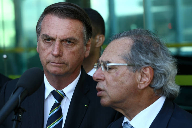 O presidente Jair Bolsonaro e o ministro Paulo Guedes, em entrevista no mês de maio