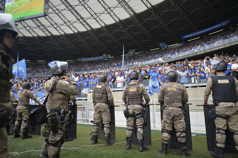 PM de Minas proíbe torcedores do Galo de levar a letra B para o clássico  contra o Cruzeiro, no sábado - Lance!