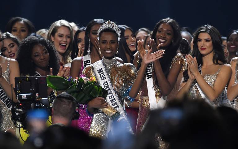 Zozibini Tunzi é coroada Miss Universo 2019