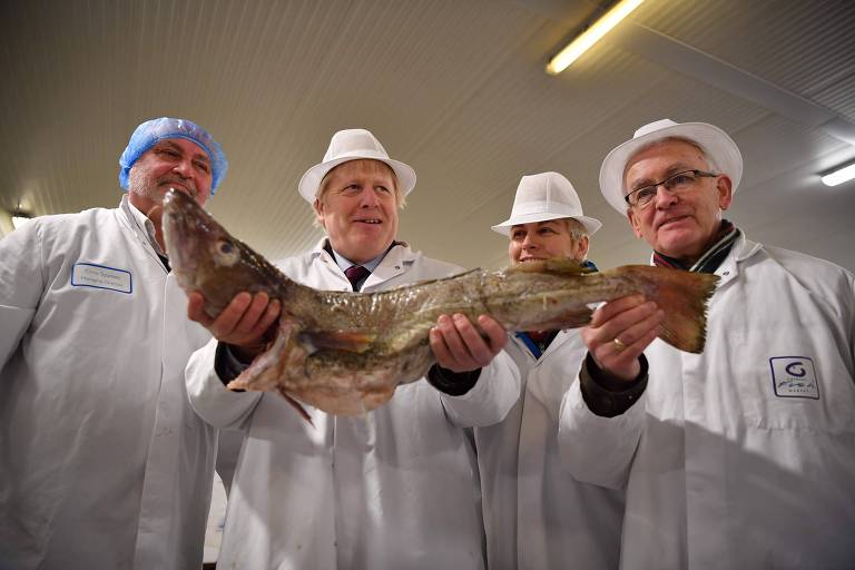 Boris Johnson visita mercado de peixes de Grimsby, na Inglaterra; veja fotos de hoje 