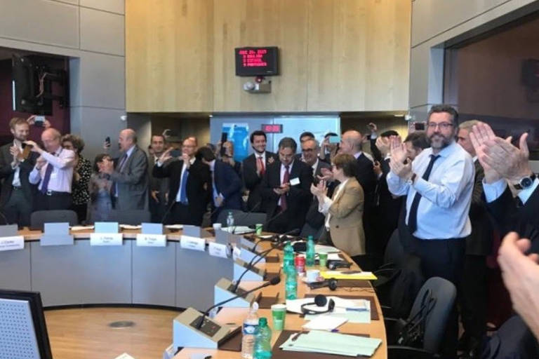 Em junho, o Mercosul e a União Europeia selaram um acordo de livre-comércio após mais de 20 anos de negociações. A resolução era uma prioridade de Jair Bolsonaro. Em setembro, após divulgação do aumento no número de queimadas na Amazônia, o parlamento da Áustria aprovou moção que obriga o governo federal do país a vetar a aprovação do acordo
