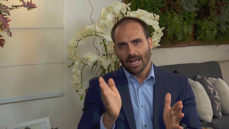 Em outubro, o deputado federal Eduardo Bolsonaro disse que se a esquerda brasileira "radicalizasse" ,uma resposta poderia ser "via um novo AI-5". Diante dos protestos em toda a América Latina, no mês seguinte Bolsonaro afirmou que enviaria um projeto de lei que garante o excludente de ilicitude a agentes de segurança pública durante operações de Garantia de Lei e Ordem