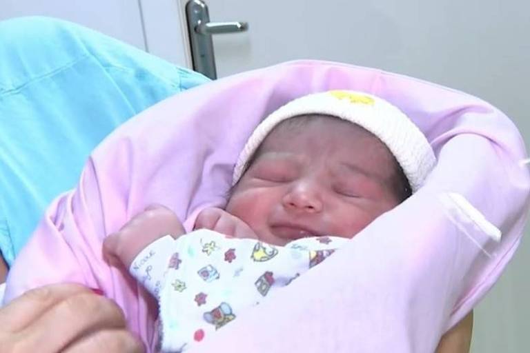 Chilena dá à luz em avião durante voo que ia do Rio de Janeiro para Santiago