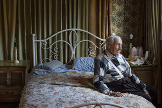 David Wisnia, an Auschwitz survivor who became an 101st Airborne trooper, at his home in Levittown, Pa. on Nov. 2, 2019. (Danna Singer/The New York Times)