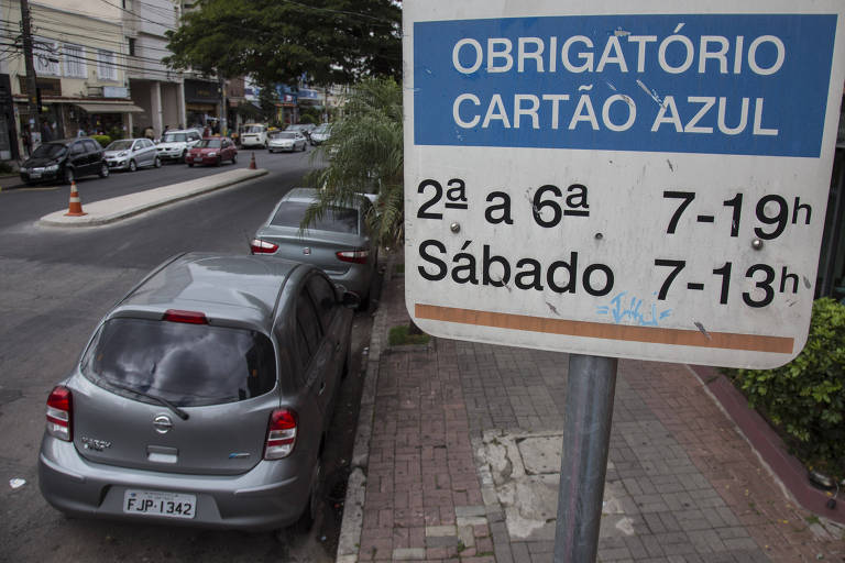 Área de Zona Azul na rua Doutor Carlos, em Santana; serviço de estacionamento rotativo passará para a iniciativa privada