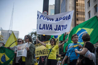 Brasileiros aproveitam a queda da libra ante o real, impulsionada pelo