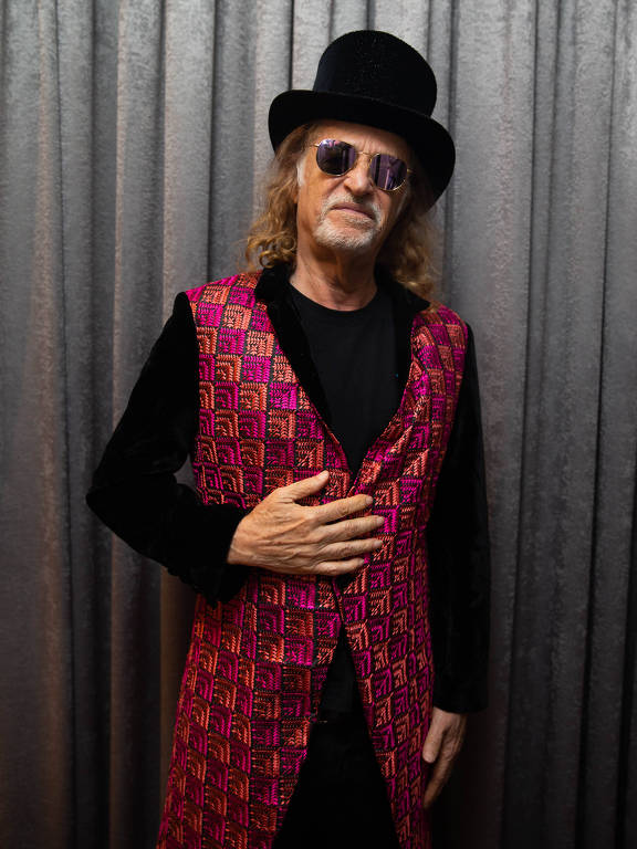 Alceu Valença, 73, misturou o ritmo nordestino com sons contemporâneos e fez seu estilo ser único. Ele se apresenta com o Falamansa no CTN, nesta sexta-feira (13), em celebração ao Dia do Forró