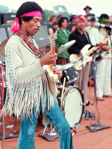 Música: Jimi Hendrix se apresenta no Festival de Woodstock, em Bethel (EUA). *** TO GO WITH AFP STORIES 