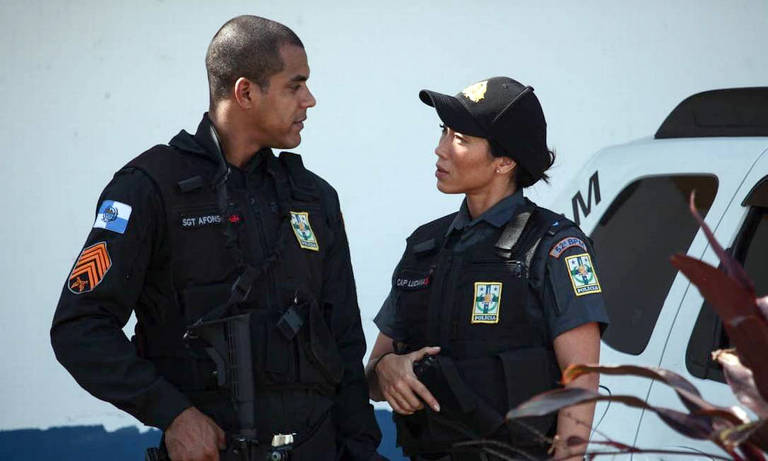 Marcello Melo Jr.e Dani Suzuki  em Arcanjo Renegado