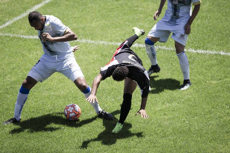 Jogadores sem emprego tentam recolocação no futebol