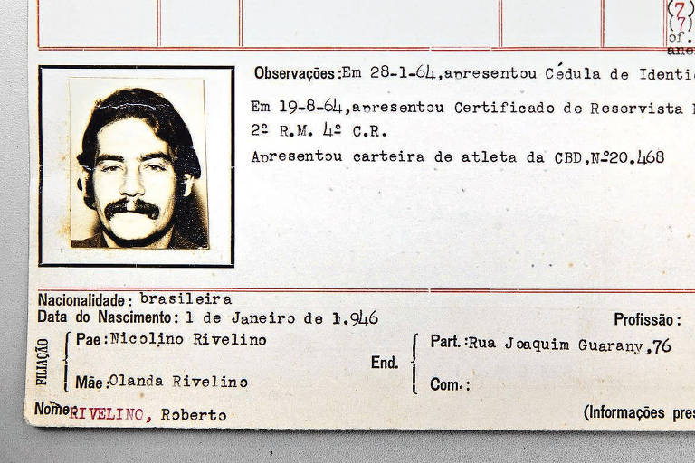 Ficha de registro do jogador Roberto Rivellino na Federação Paulista de Futebol
