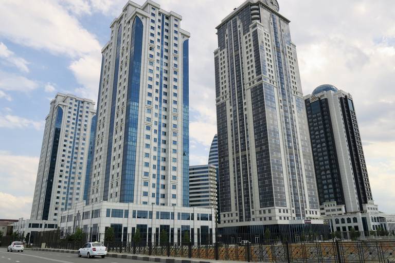 Prédios construídos com recursos de países do Golfo no centro de Grozni