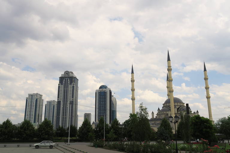 Prédios construídos com recursos de países do Golfo no centro de Grozni