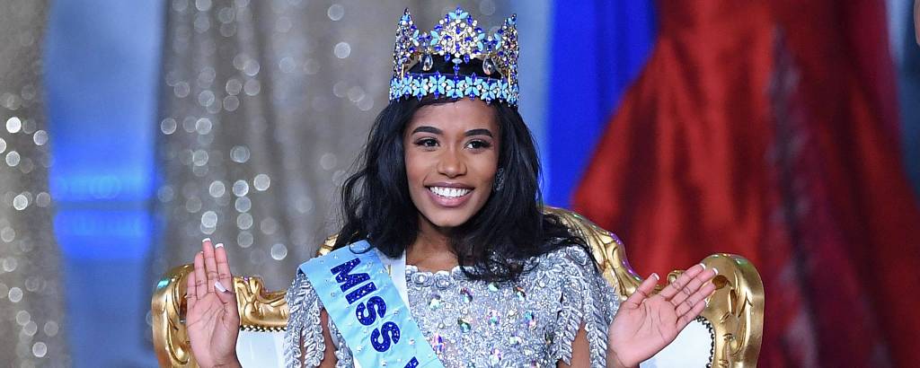 A jamaicana Toni-Ann Singh acena após ser coroada Miss Mundo 2019