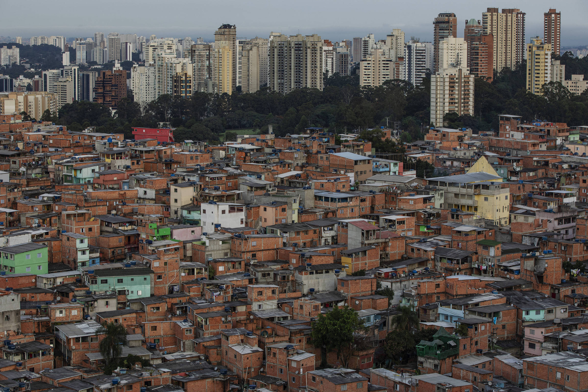 Médica é sequestrada para atender suspeito em favela de SP 14/12/2019 São Paulo Agora