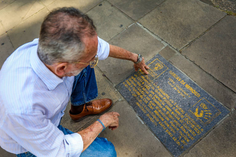 "Depois do Rio Grande do Sul, fui levado para São Paulo. Passei pelo DOI-CODI, onde Carlos Alberto Brilhante Ustra comandava as torturas, inclusive as que sofri lá. As pessoas se referem a mim como um sobrevivente, um mutilado. Me orgulho de ter sobrevivido porque nunca delatei ninguém", lembra o jornalista