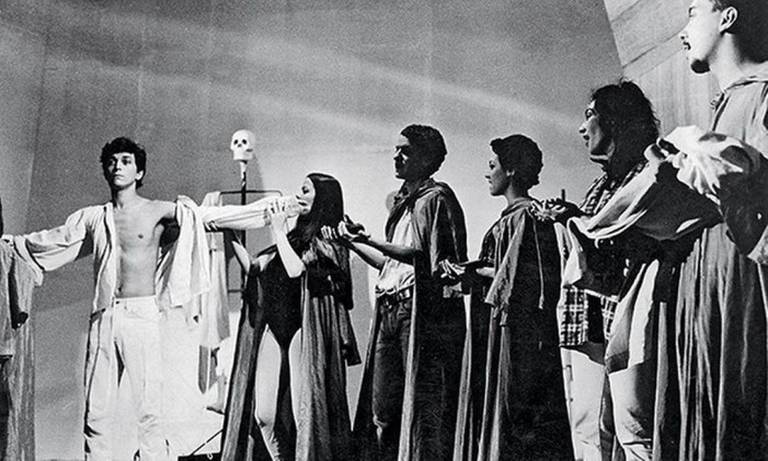 Heleno Prestes como Benedito Silva em 'Roda Viva', montada em 1968 no Teatro Princesa Isabel com Zé Celso