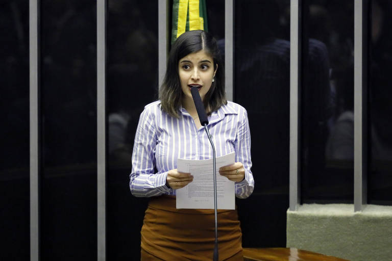 Tabata Amaral discursa no plenário da Câmara dos Deputados