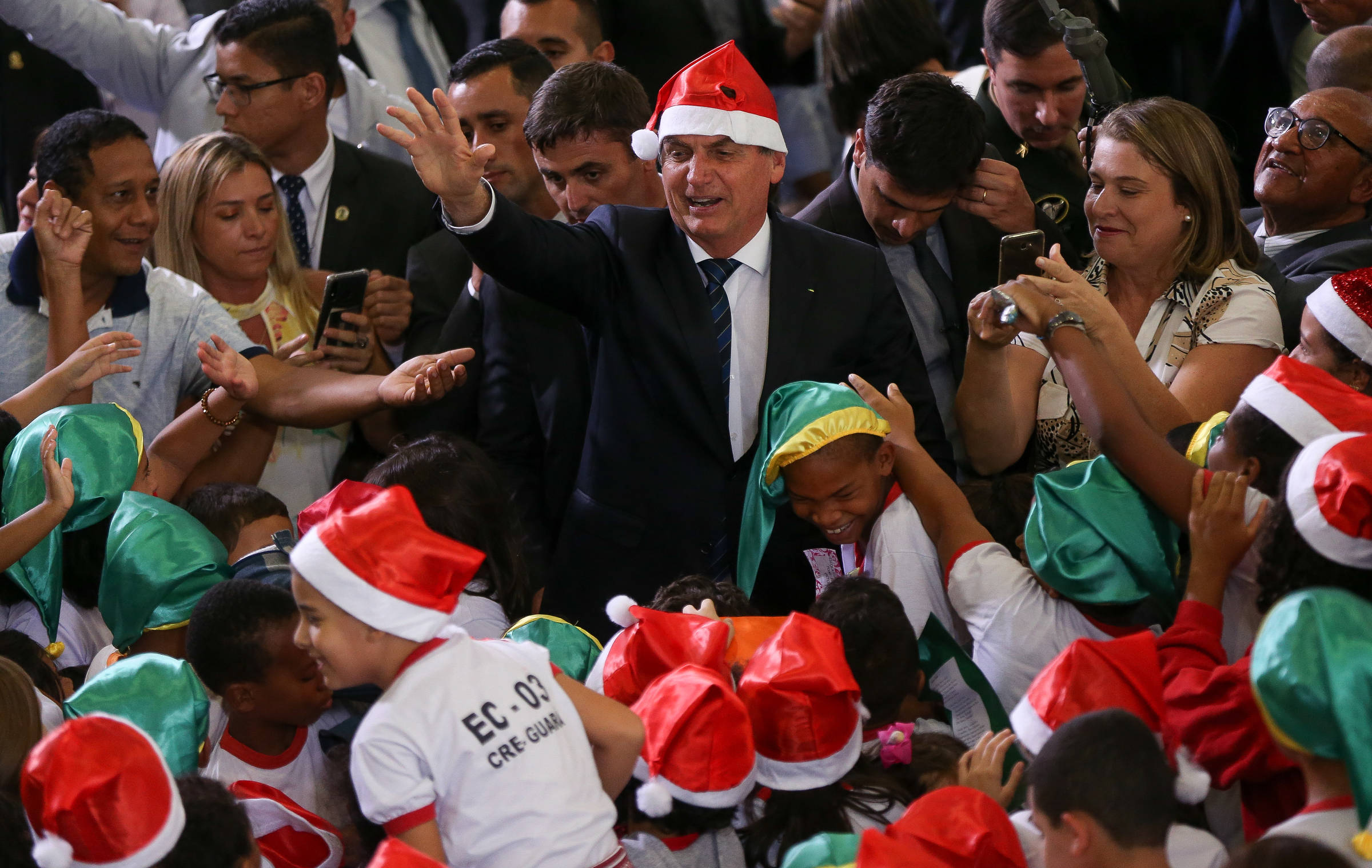 Bolsonaro e ministros participam de evento de Natal no Palácio do Planalto; veja fotos de hoje - 19/12/2019 - Imagens do Dia - Fotografia - Folha de Bolsonaro e ministros participam de evento de Natal no Palácio do Planalto; veja fotos de hoje - 19/12/2019 - Imagens do Dia - Fotografia - Folha de